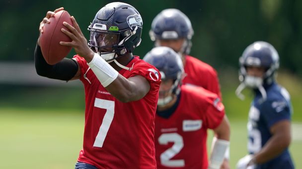 Geno Smith still leading Seahawks' QB battle, but is Drew Lock gaining ground?