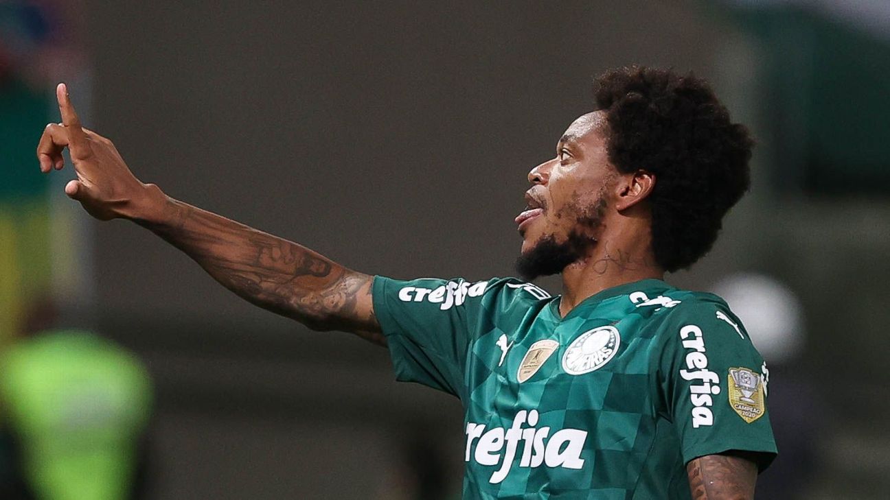 Ex-alvo do Corinthians, Luiz Adriano zoa Mundial do Palmeiras e