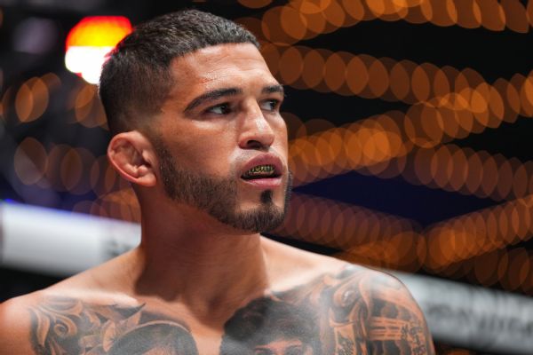 Ex-UFC champ Pettis edges Jones Jr. by decision