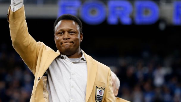 Lions icon Barry Sanders on hand to open restaurant in downtown Detroit