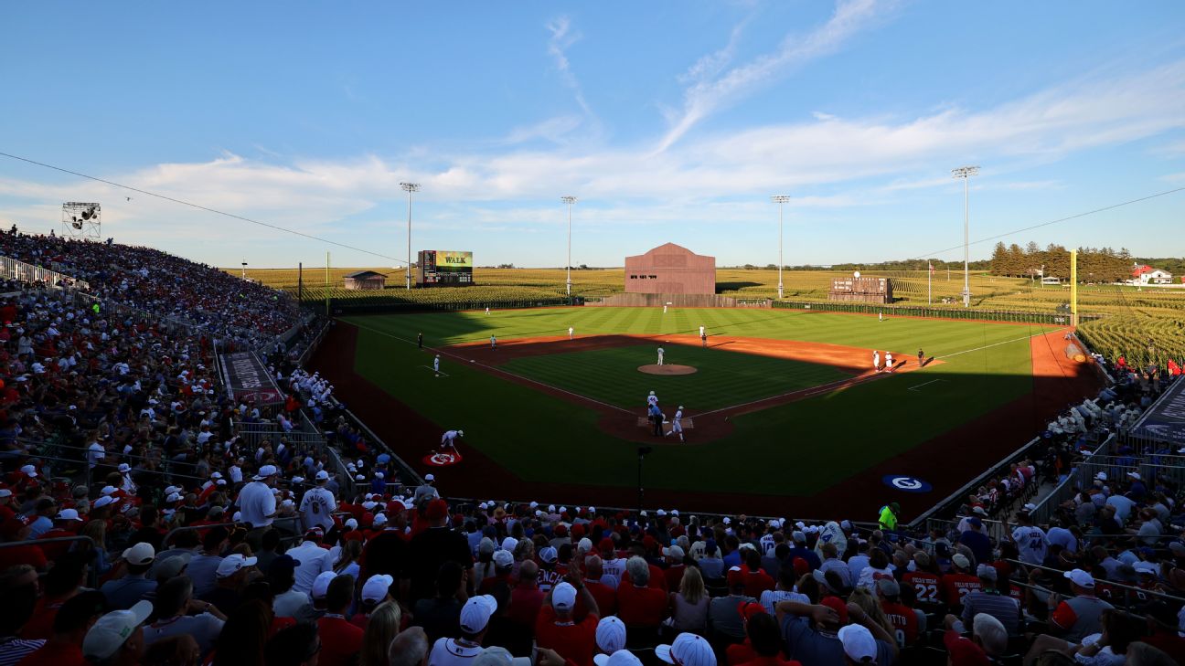 Go the Distance: Cubs, Reds play tonight at Iowa's 'Field of Dreams