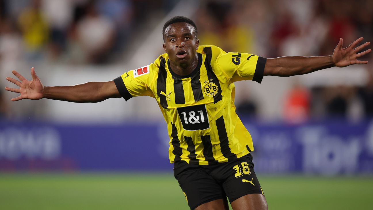 Dortmund menetapkan tenggat waktu Youssoufa Moukoko untuk menandatangani kontrak baru