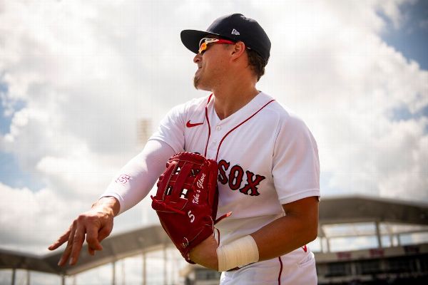 Red Sox OF Hernandez expected back next week