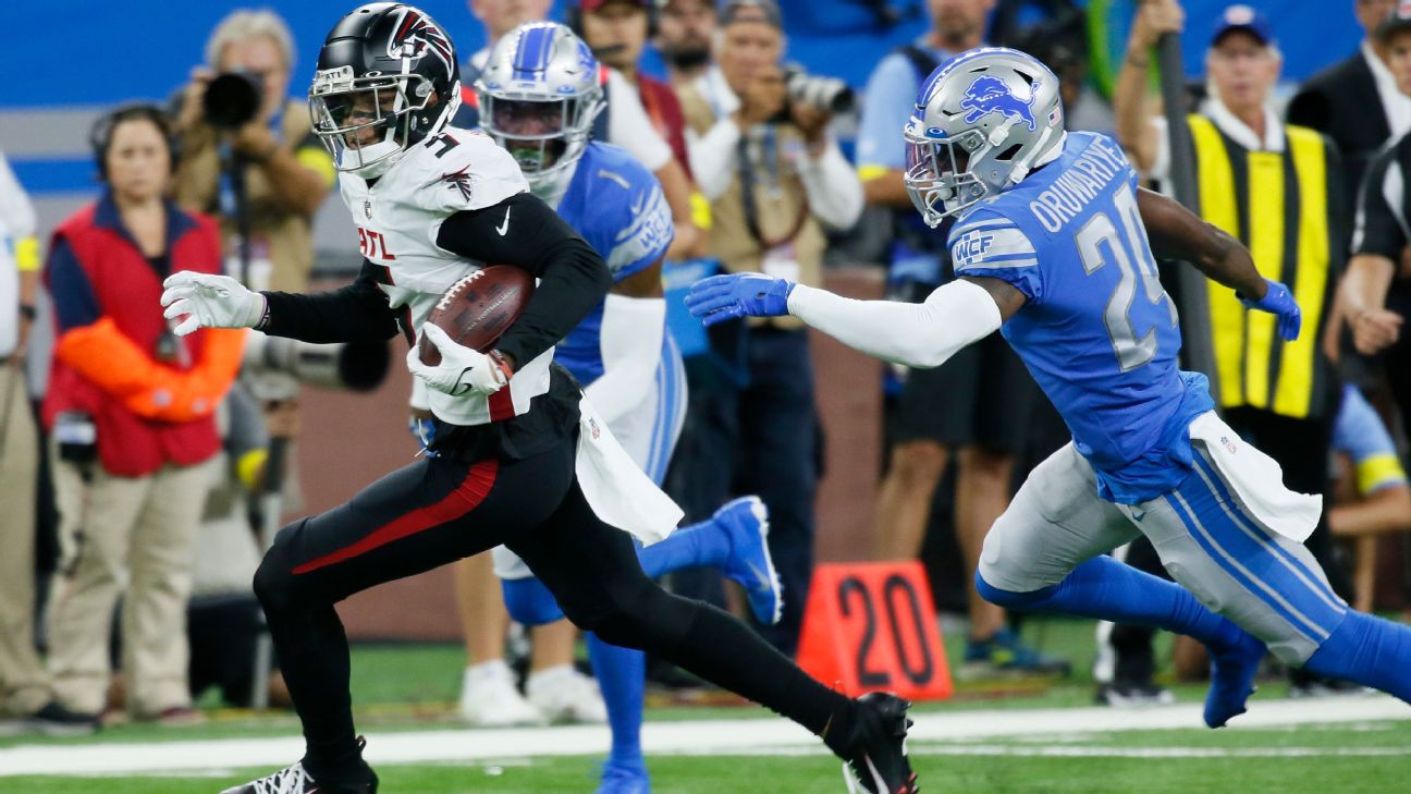 Atlanta Falcons wide receiver Drake London (5) lines up during the first  half of an NFL football game against the San Francisco 49ers, Sunday, Oct.  16, 2022, in Atlanta. The Atlanta Falcons