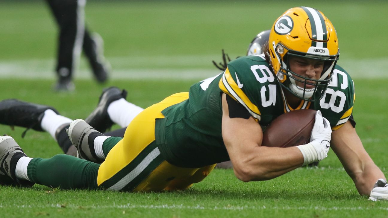 Green Bay Packers' Robert Tonyan runs a drill at the NFL football team's  practice field training camp Tuesday, May 31, 2022, in Green Bay, Wis. (AP  Photo/Morry Gash Stock Photo - Alamy