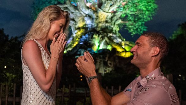 Brook Lopez gets engaged at Walt Disney World's Animal Kingdom