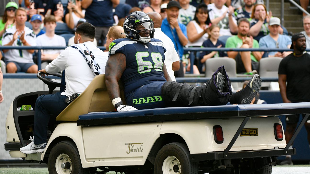 Seattle Seahawks offensive lineman Damien Lewis (68) looks to block during  an NFL football game against the Houston Texans, Sunday, Dec. 12, 2021, in  Houston. (AP Photo/Matt Patterson Stock Photo - Alamy