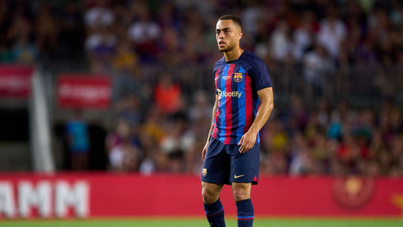 Xavi pushing for Dest exit: 'He knows situation'