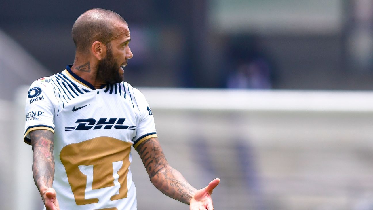 Pumas sorry for 'erroneous' Alves injury update