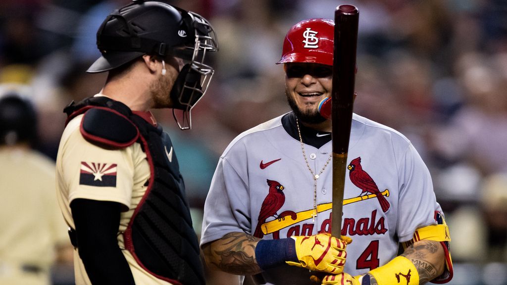 Yadier Molina awarded championship ring with basketball team