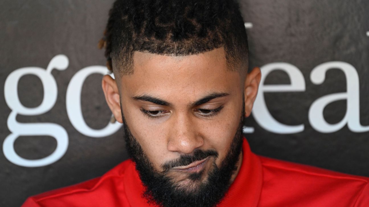 He got a fungus due to a haircut - Fernando Tatis Sr. offers a bizarre  explanation for his son's PED violation that led to the 80-game suspension