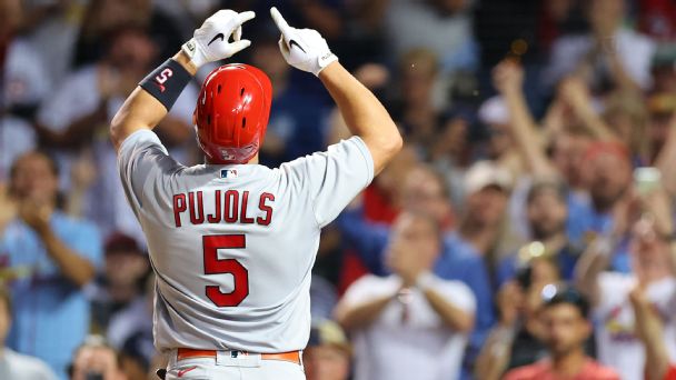 Pujols returns to Cardinals, gets standing ovation in Jupiter