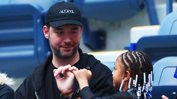 Spike Lee, Bill Clinton and more spotted at Serena Williams' first round US Open win