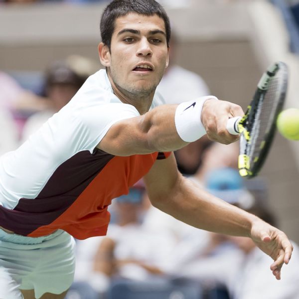 'Happy with my performance,' Alcaraz advances