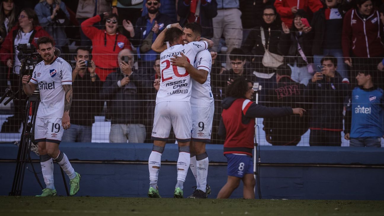 FUTBOL URUGUAYO : LA LUCHA POR LA ANUAL ENTRE PEÑAROL Y LIVERPOOL 