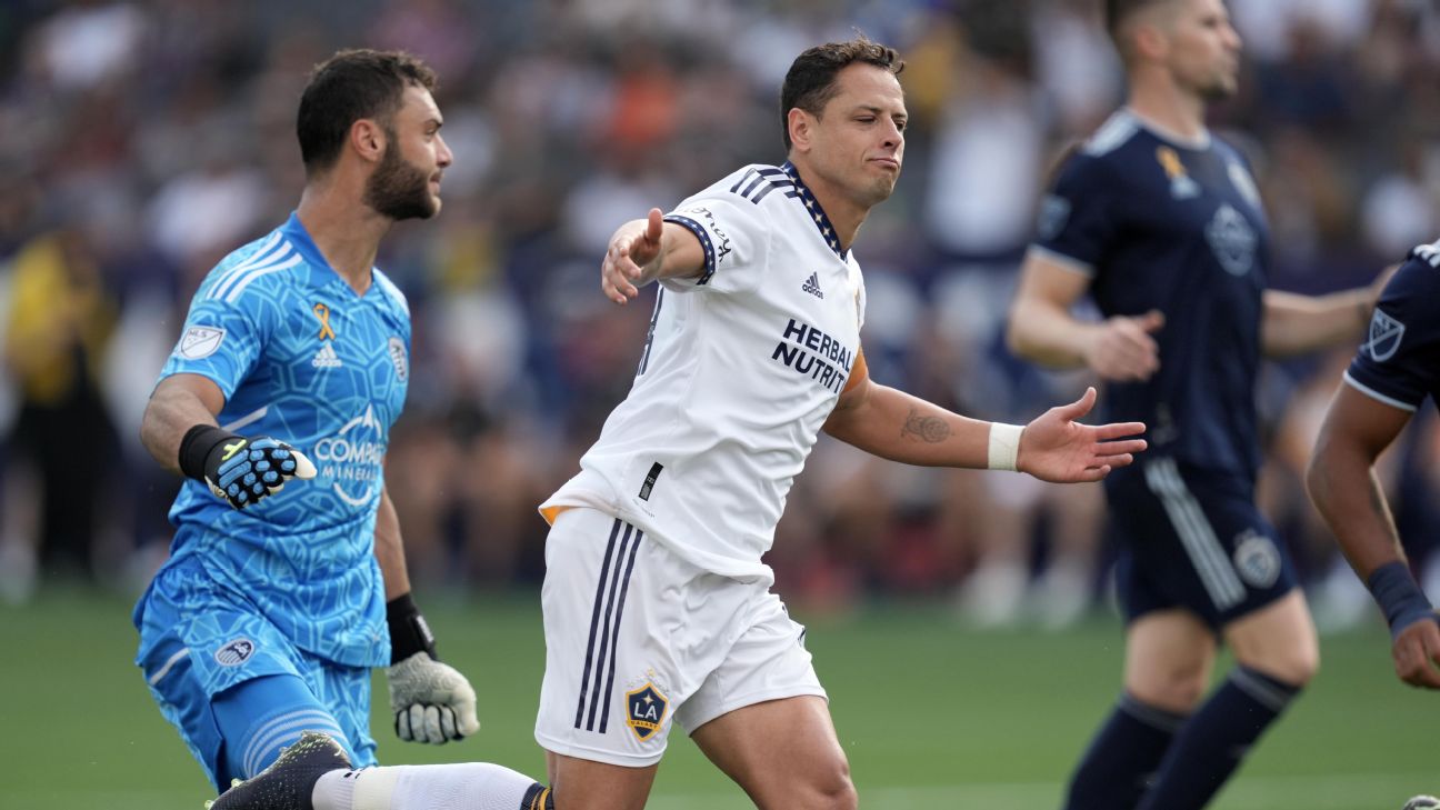 Javier Hernandez will play for LA Galaxy next season after goals, minutes trigger extension