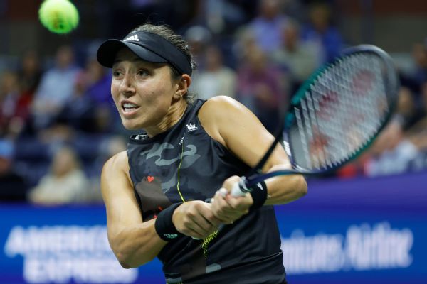 No. 1 Swiatek fights off Pegula for spot in semis