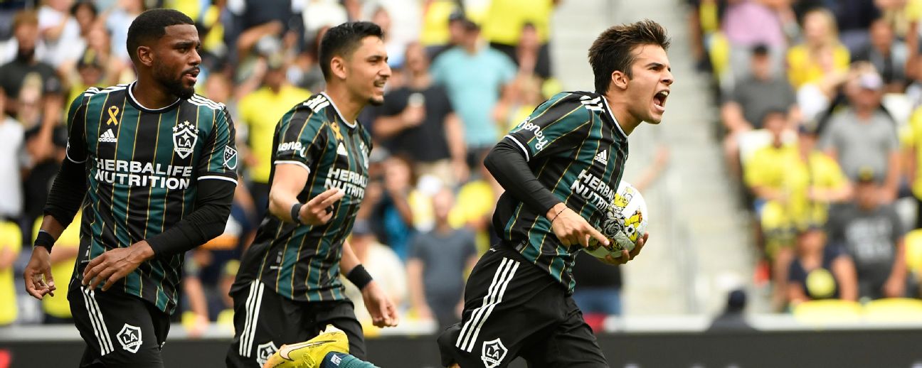 Chicharito scores twice, misses stoppage-time panenka in LA Galaxy