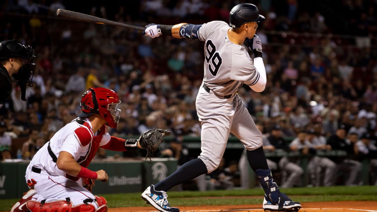 Watch: Aaron Judge hits 422-foot bomb over Yankees' bullpen 