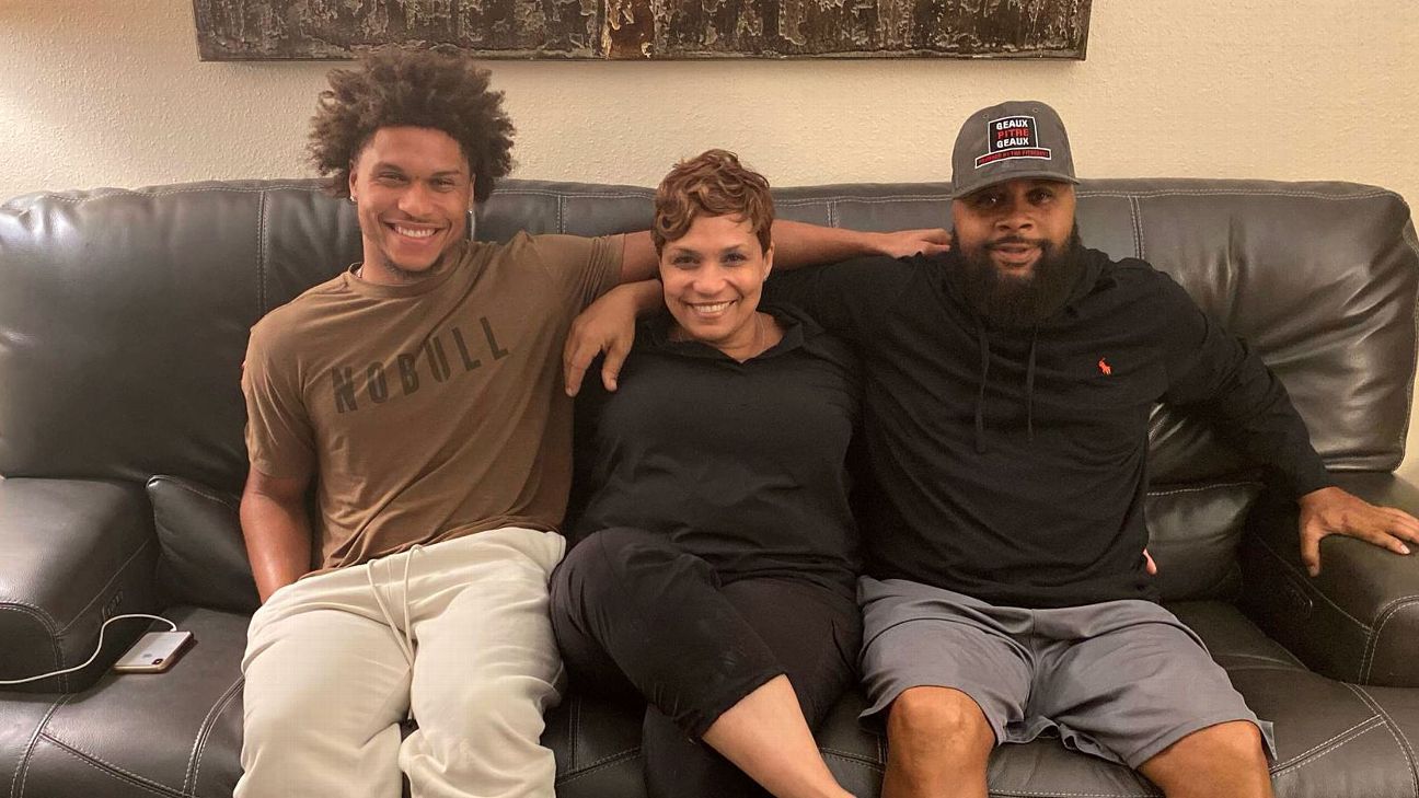 'I'm a little cheap': Why Houston Texans rookie Jalen Pitre lives at home with his parents