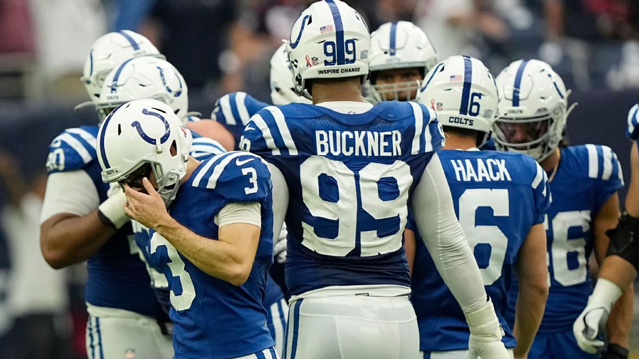 Indianapolis, Indiana, USA. 28th Nov, 2022. Indianapolis Colts kicker Chase  McLaughlin (7) kicks field goal during NFL game in Indianapolis, Indiana.  John Mersits/CSM/Alamy Live News Stock Photo - Alamy