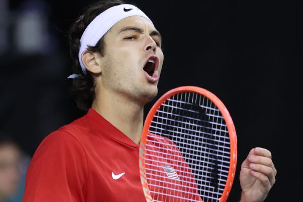 Dutch beat Americans to finish top of Davis Cup