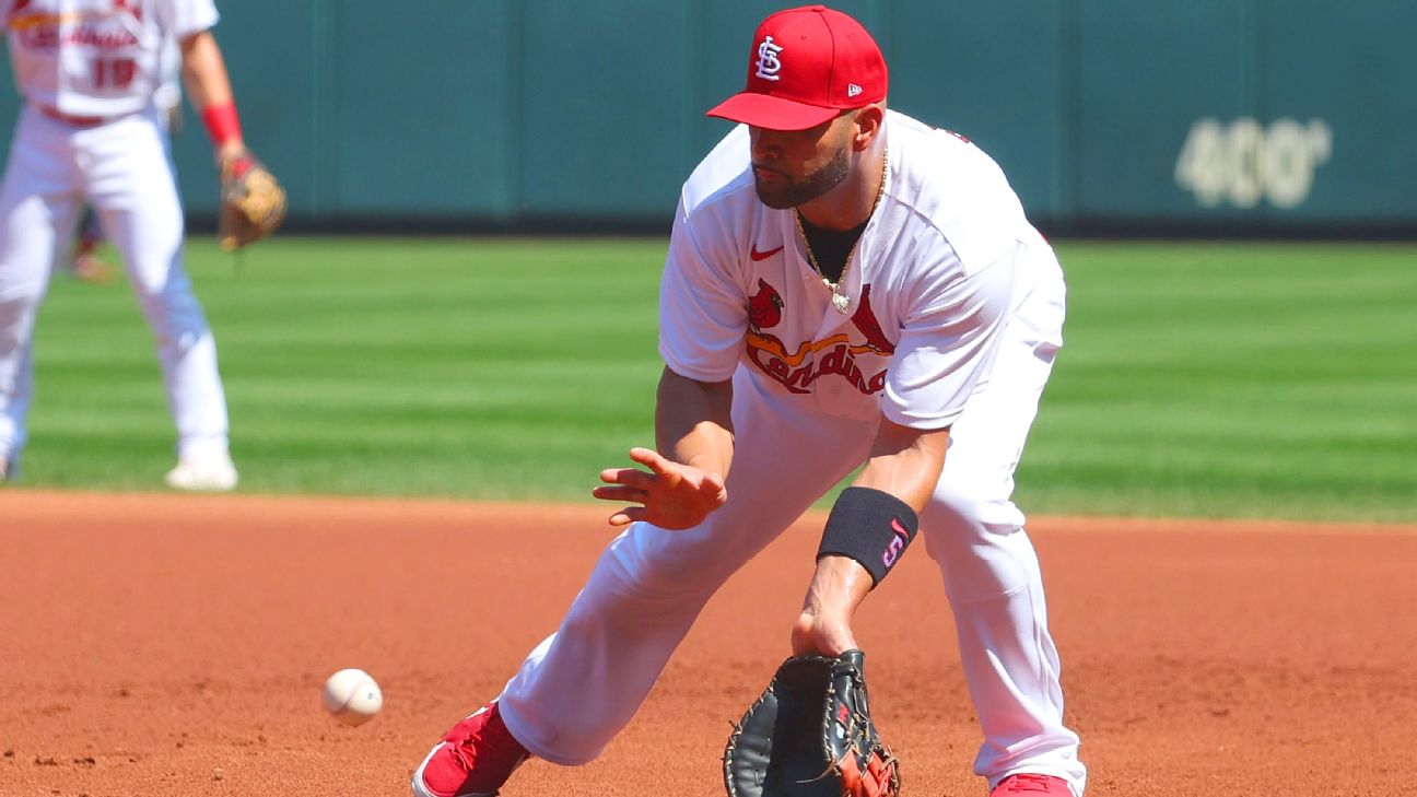 Albert Pujols hitless in both games of doubleheader as quest for 700 home runs continues