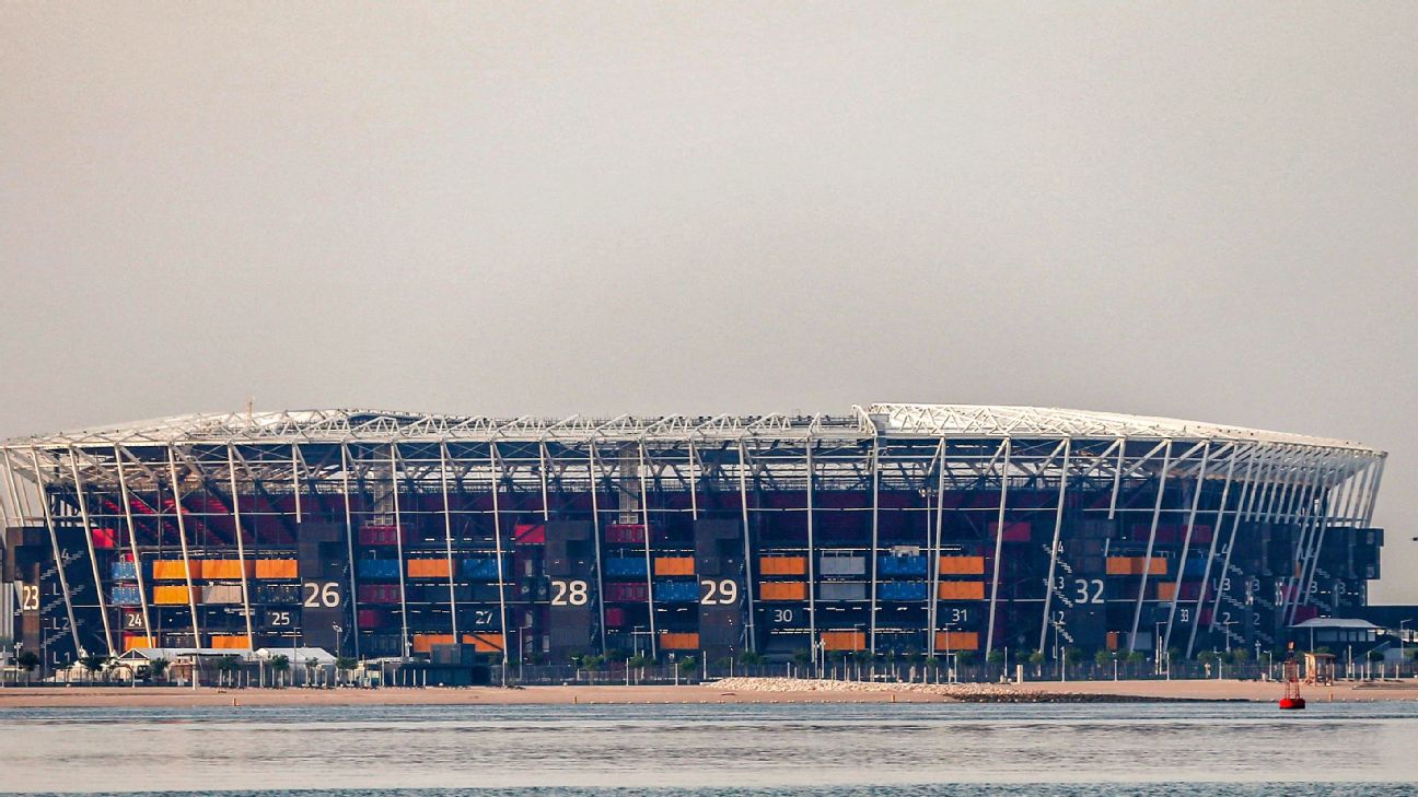 Qatar melarang alkohol di stadion Piala Dunia setelah pembalikan terlambat