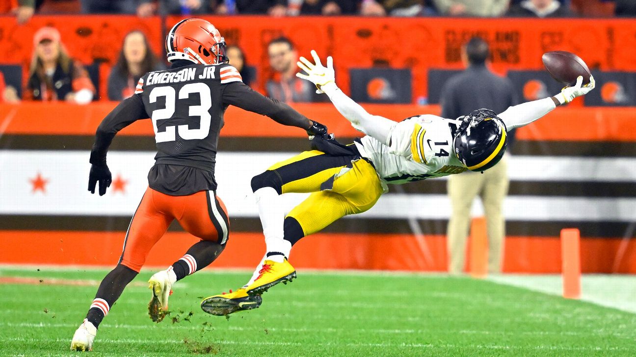 : Pittsburgh Steelers George Pickens One Handed Catch During a  Game In 2022 8x10 Photo Picture : Collectibles & Fine Art