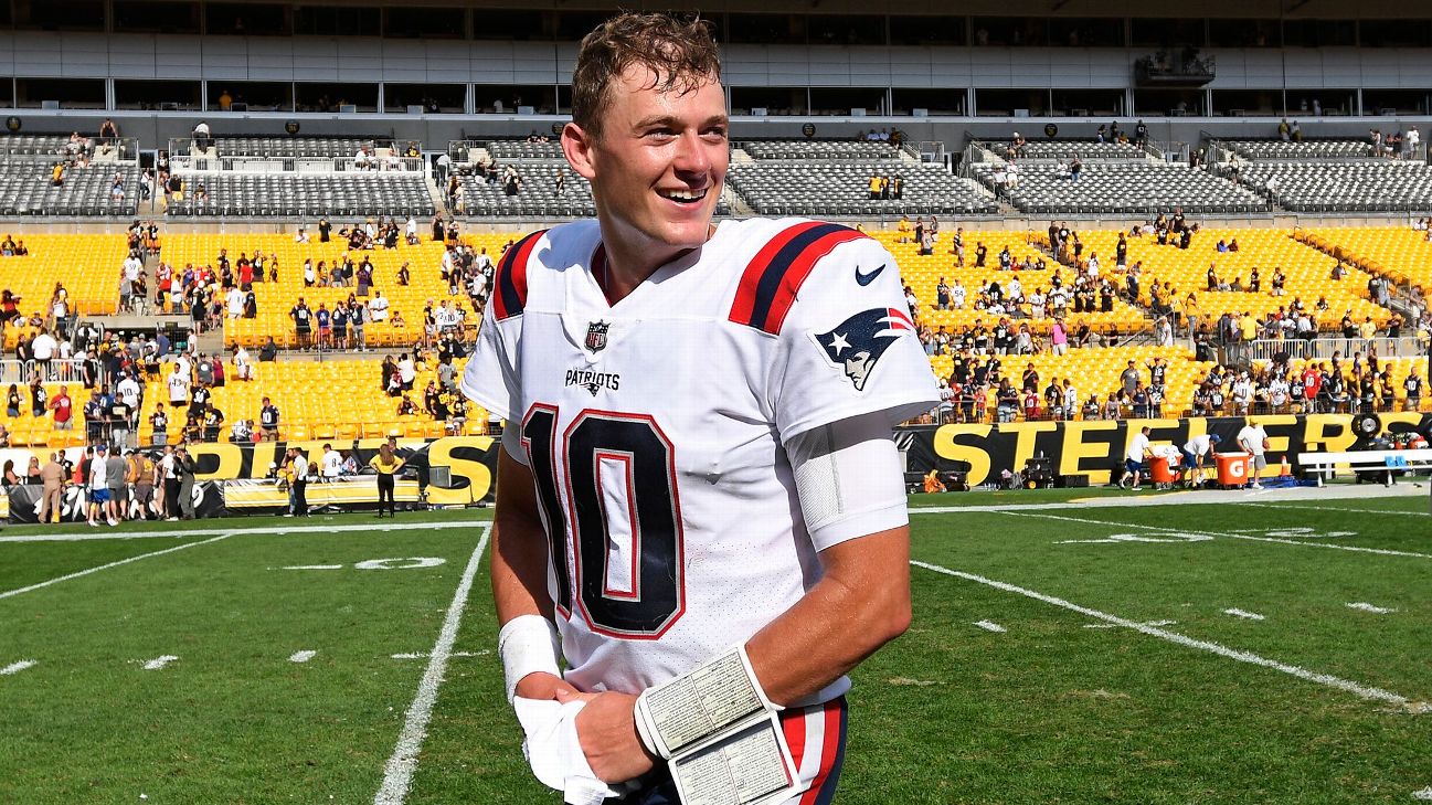 New England Patriots quarterback Mac Jones plays against the Chicago Bears  during the first half of an NFL football game, Monday, Oct. 24, 2022, in  Foxborough, Mass. (AP Photo/Michael Dwyer Stock Photo 