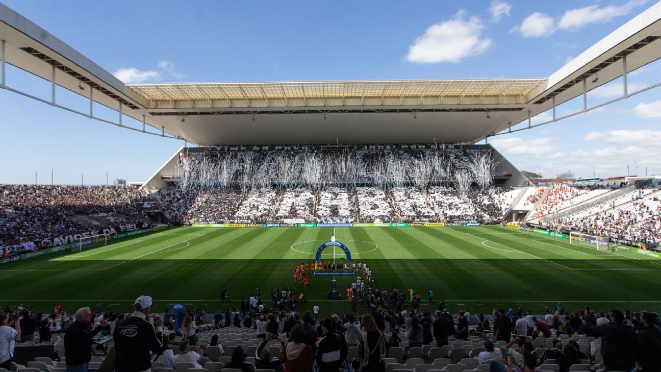 Com recorde de público, Internacional e Corinthians empatam