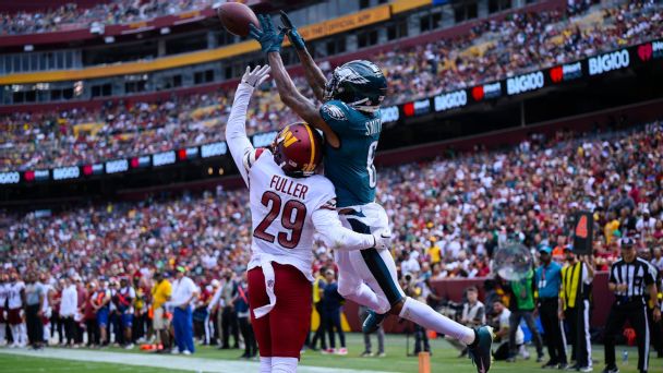 Eagles' DeVonta Smith caps 156-yard first-half performance with leaping TD catch