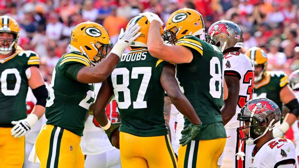 Rodgers vs. Brady matchup fizzled, but Packers found other ways to win