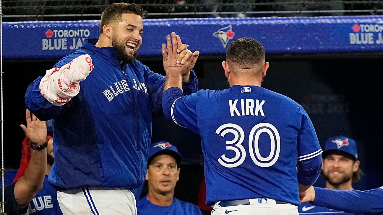 Blue Jays' Kirk out more than 10 days with hip flexor injury