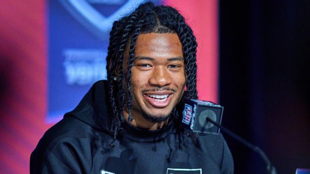 'It's a blessing to be a blessing': Texans WR John Metchie III surprises hospital family during cancer recovery
