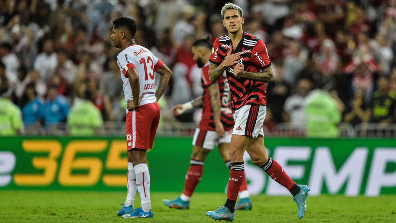 Flamengo 4 x 1 Red Bull Bragantino: hat-trick de Pedro e Mengão volta ao  G-4