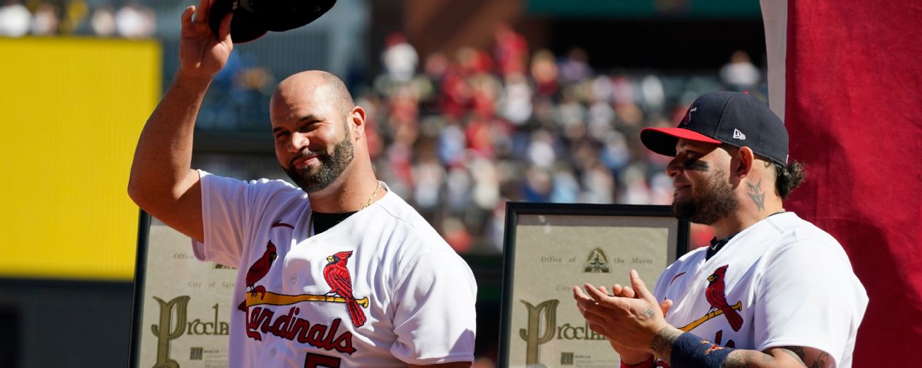Cardinals C Yadier Molina placed on bereavement list