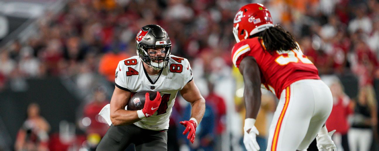 Buccaneers Reportedly Plan to Release TE Cameron Brate - Bleacher Nation