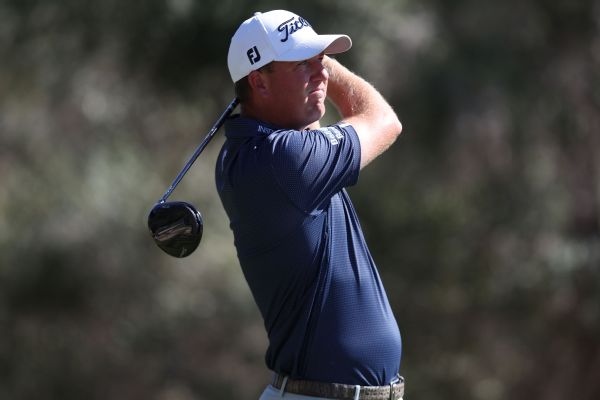 Hoge rides pair of eagles to 63 at Shriners