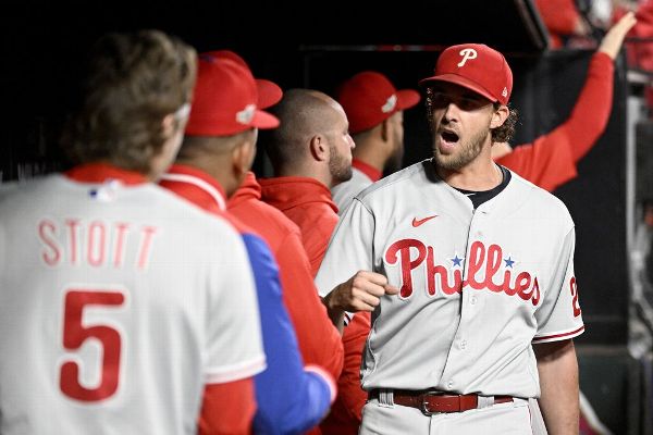 Phillies fans give Chase Utley standing ovation - 6abc Philadelphia