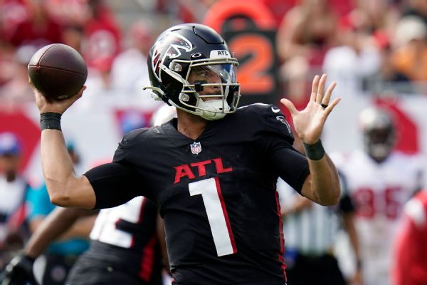 Falcons QB Mariota to have procedure on knee