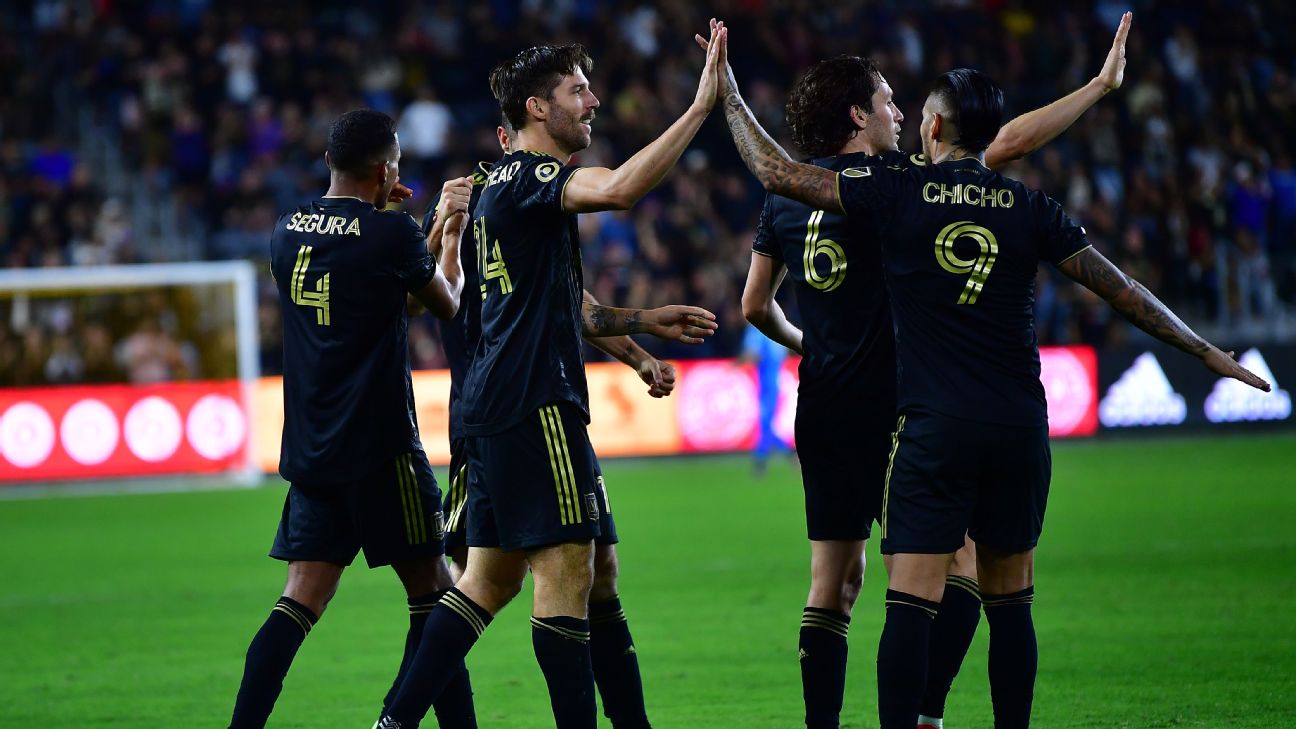 Chicharito scores twice to lift LA Galaxy past Portland Timbers - ABC7 Los  Angeles