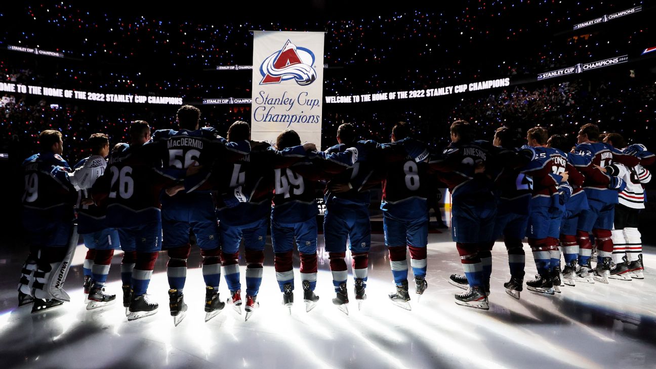 Colorado Avalanche raise Stanley Cup banner before opener - ABC7 Chicago