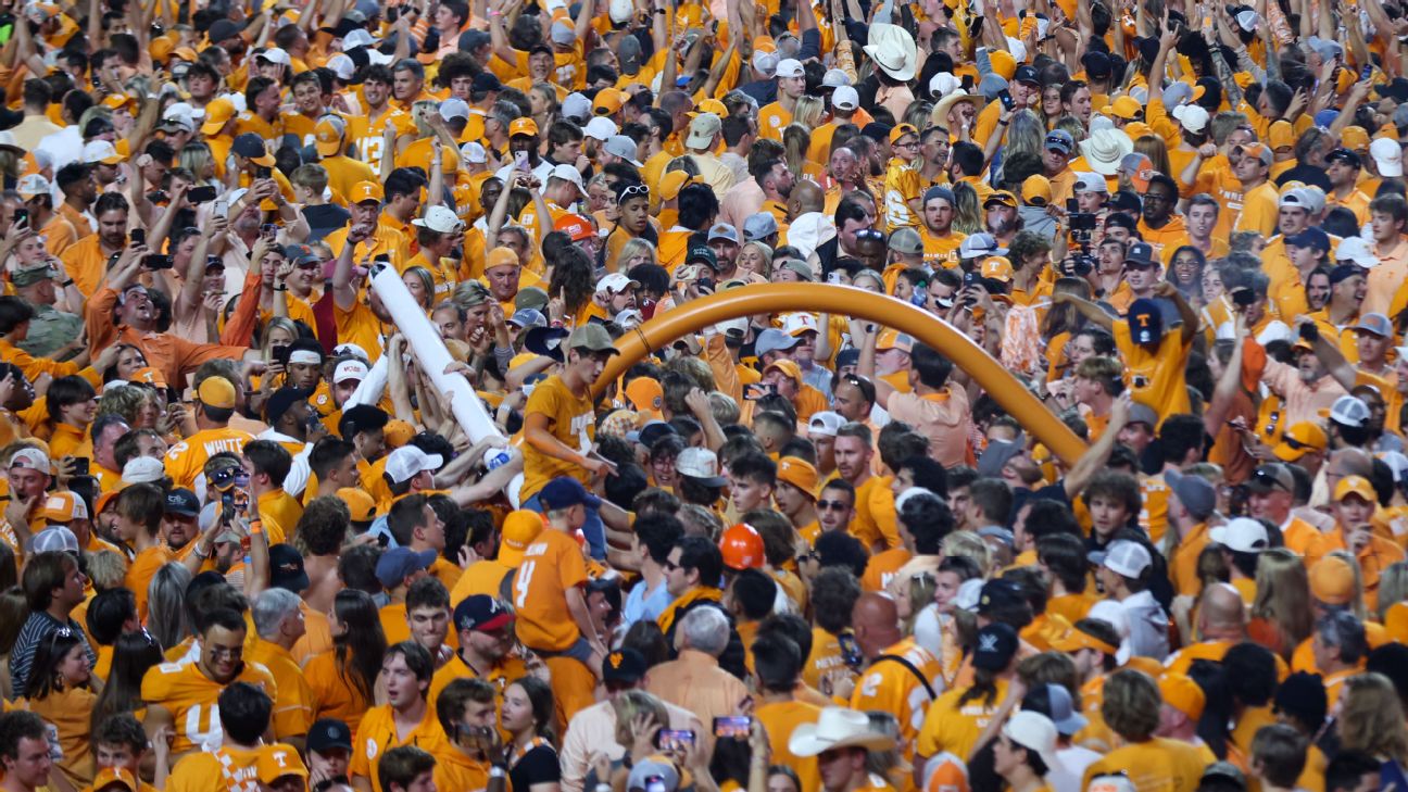 Inside College Football' Gives Fans Their Fix Of Football And Fun