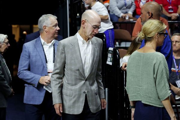 Sources: Silver apologizes to Suns employees