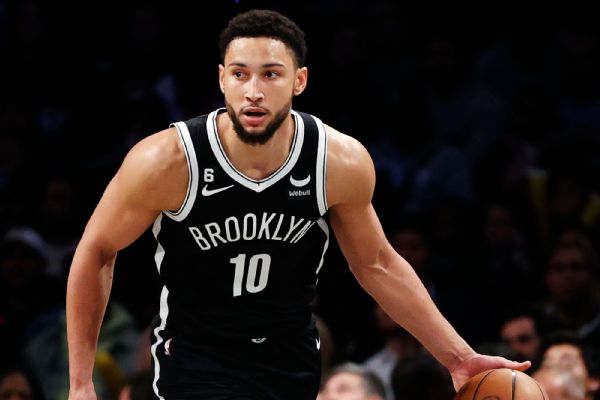 MRI on Simmons' knee clean; status Monday TBD