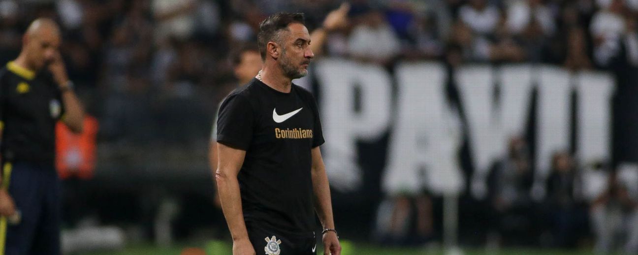 Vitor Pereira diz que não falará mais sobre renovação no Corinthians e explica: 'Querem fazer disso uma novela'