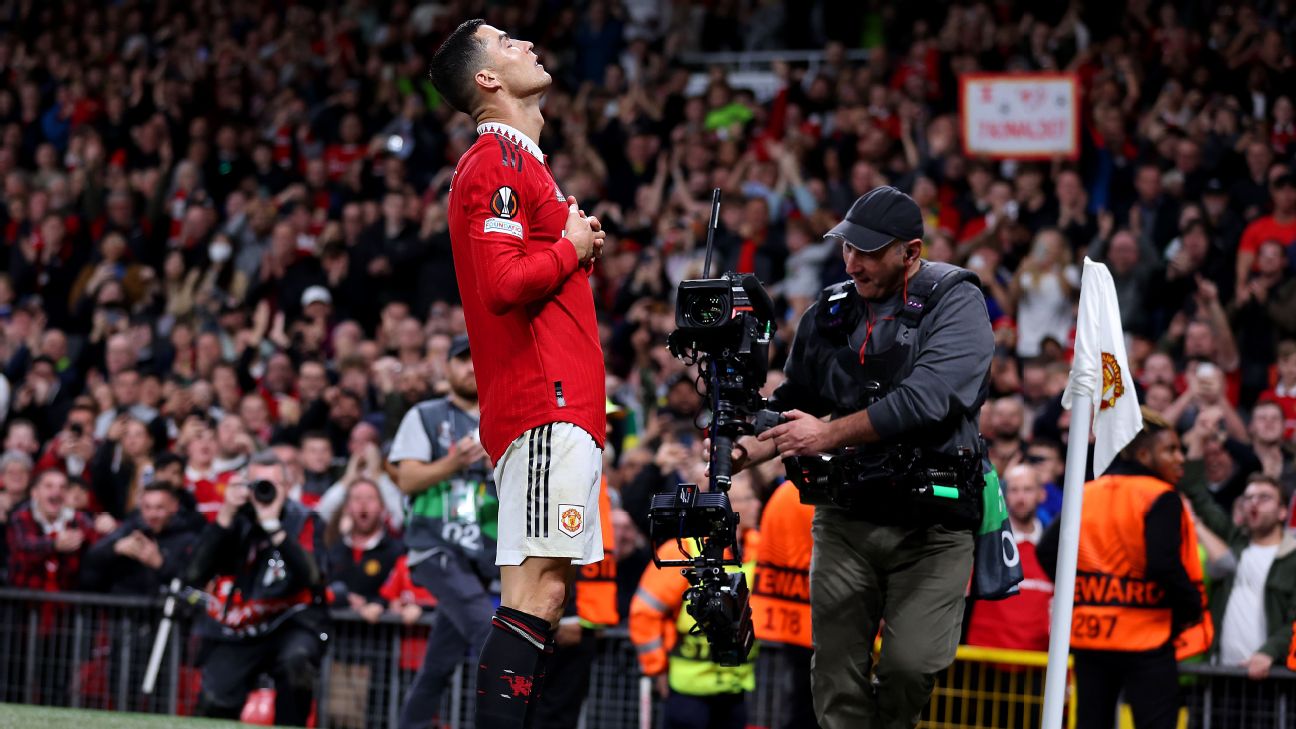 Alejandro Garnacho hits the Cristiano Ronaldo celebration after scoring  first Manchester United goal