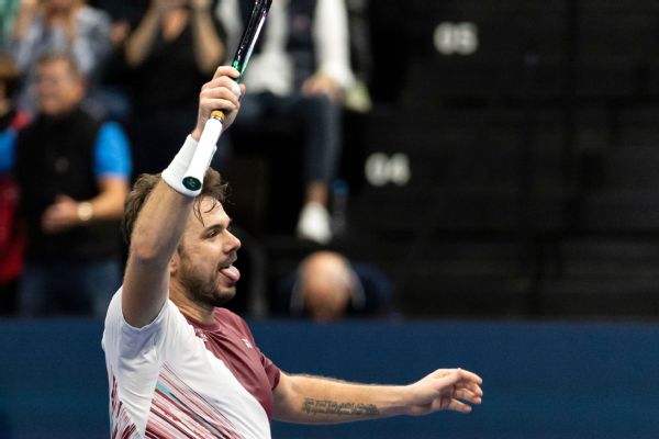 Wawrinka advances with win at Swiss Indoors