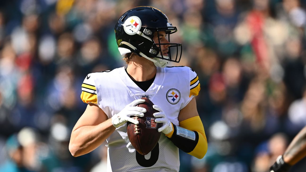 Pittsburgh Steelers fullback Derek Watt (44) practices before an